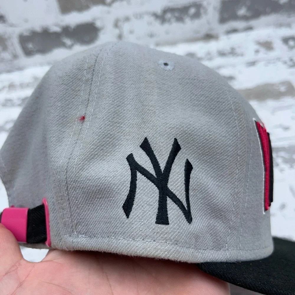 New York Yankees Hat Cap Strap Back Gray Pink 9Fifty Flat Bill Spell Out MLB *